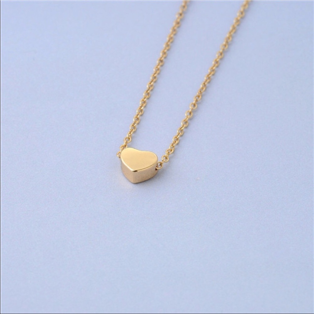Dainty Gold Pendant Heart Necklace.